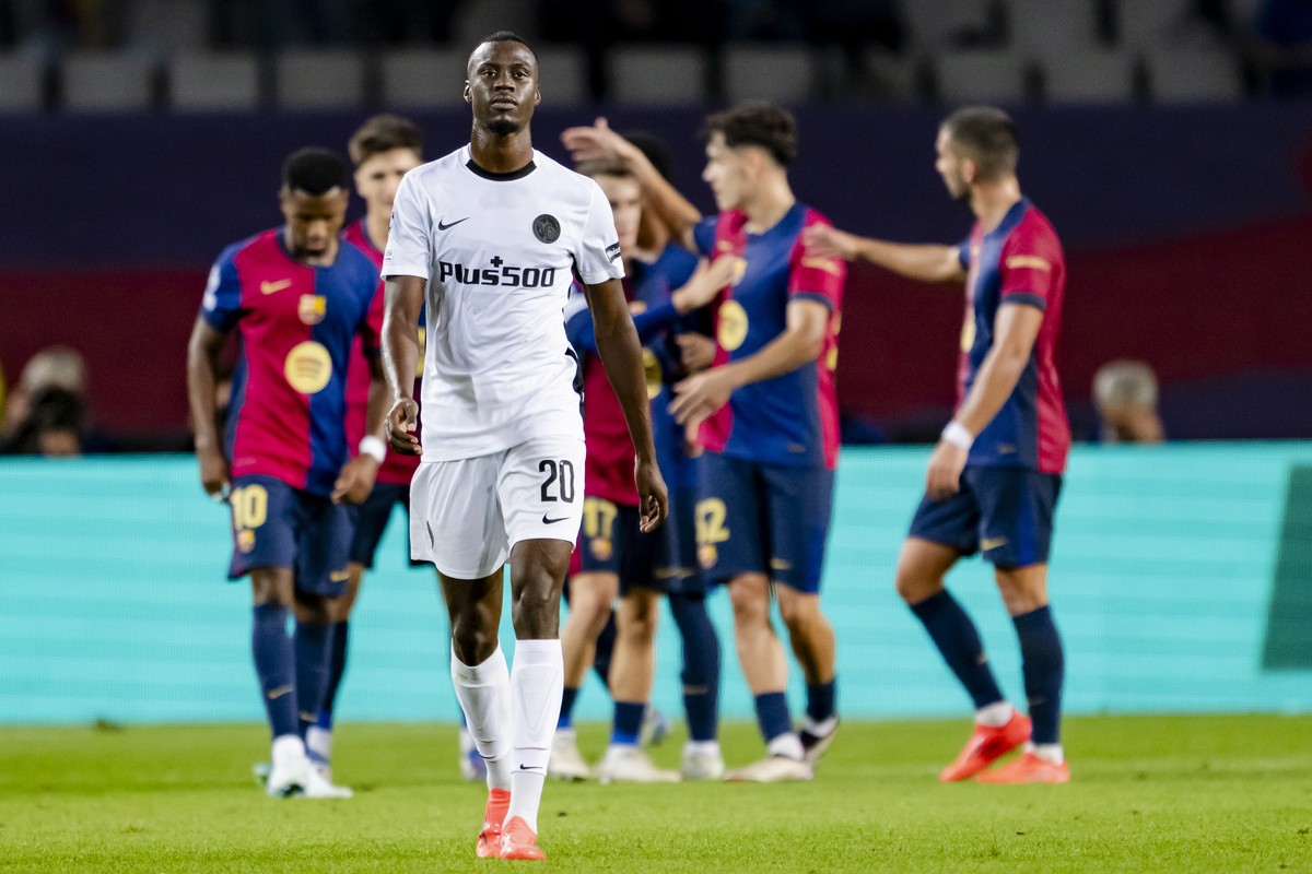 YB's Cheikh Niasse reacts after Barcelona's players celebrate the fith goal during the UEFA Champions League, League phase soccer match, between FC Barcelona and BSC Young Boys at the Estadi ...