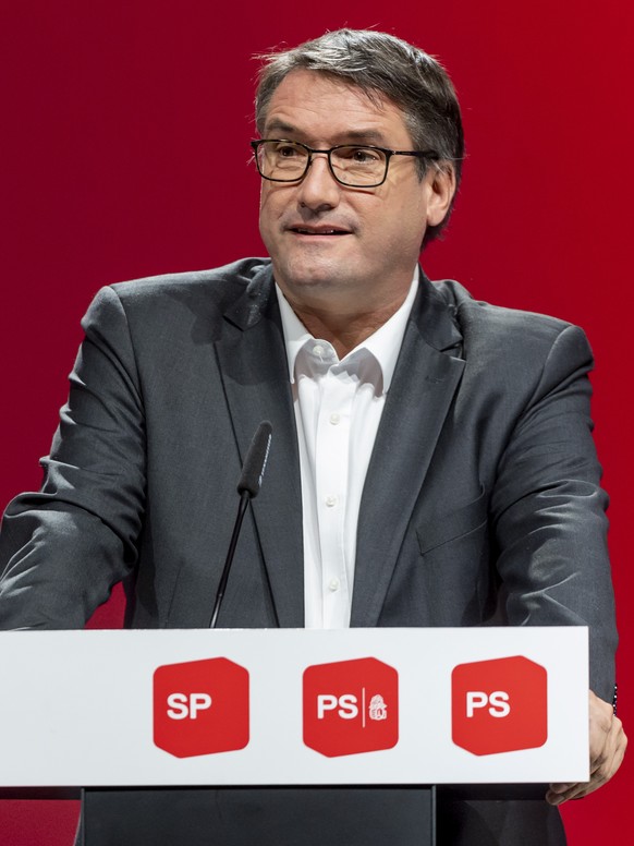 Christian Levrat, der scheidende Praesident der Sozialdemokratischen Partei der Schweiz, spricht am Parteitag in Basel am Samstag, 17. Oktober 2020. Mit Blick auf die steigenden Corona-Fallzahlen und  ...