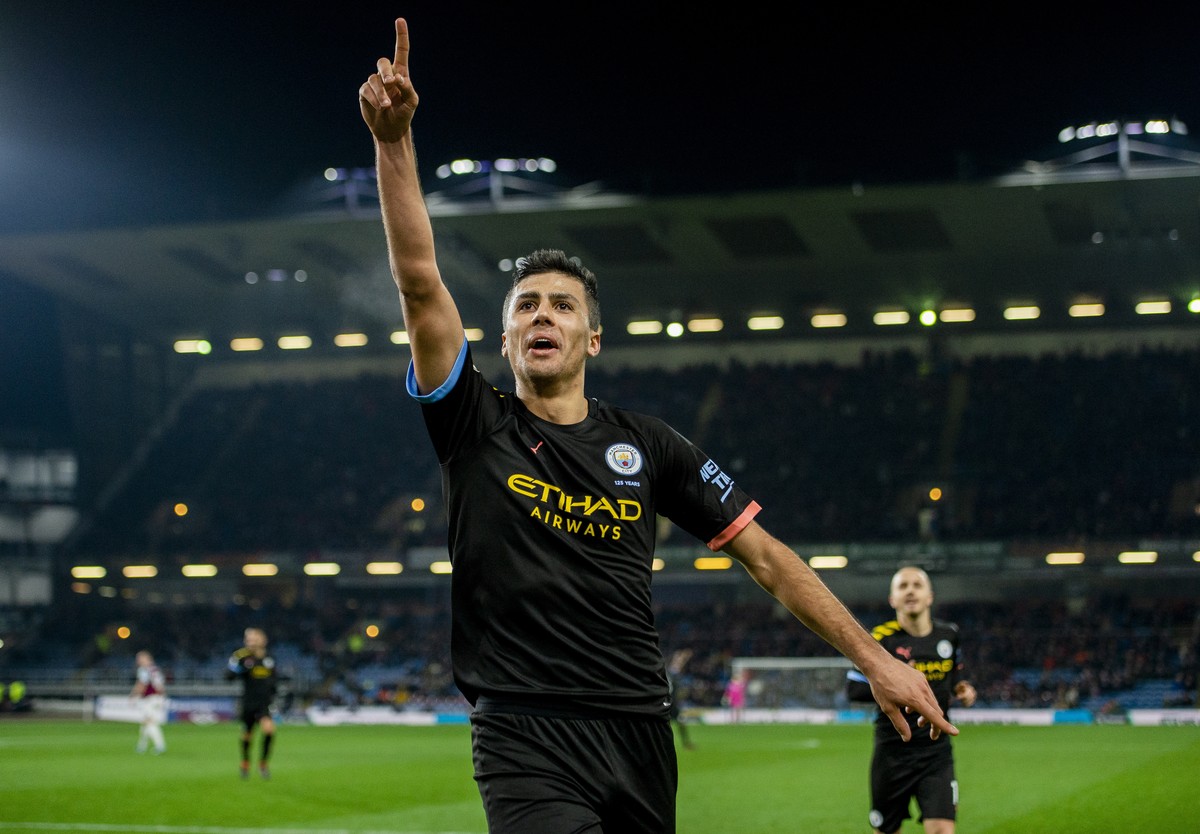 epa08042385 Manchester City's Rodri celebrates scoring the third goal during the English Premier League soccer match between Burnley and Manchester City held at the Turf Moor in Burnley, Britain, ...