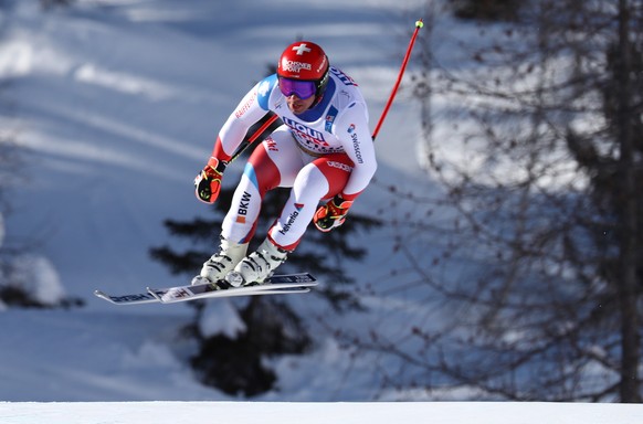 epa09011550 Beat Feuz of Switzerland speeds down the slope during the Men&#039;s Downhill race at the FIS Alpine Skiing World Championships in Cortina d&#039;Ampezzo, Italy, 14 February 2021. EPA/ANDR ...