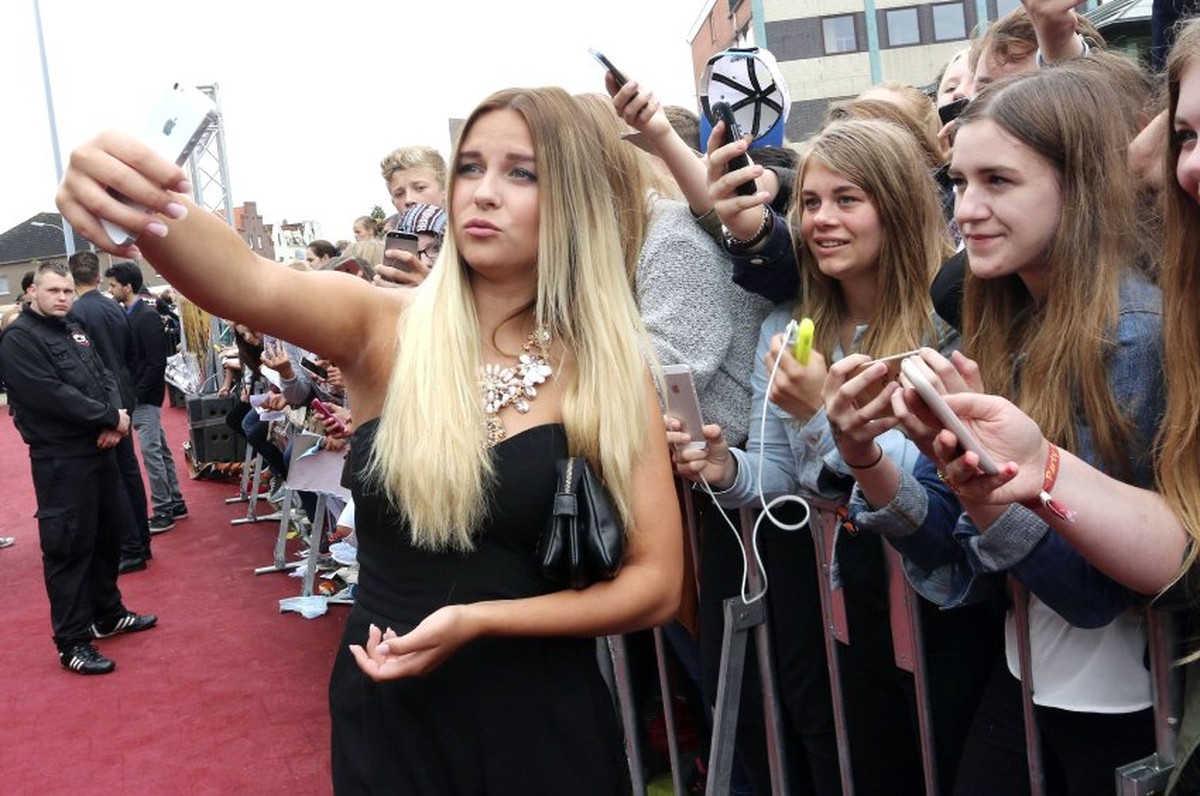 Dagi Bee / Dagmara Nicole bei der Weltpremiere des Kinofilms Kartoffelsalat - nicht fragen im Lichtblick Kino. Heide/ Holstein, 19.07.2015 Foto:xgbrcix/xFuturexImage

Dagi Bee Dagmara Nicole at the  ...