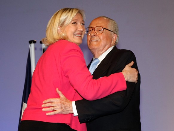 Marine Le Pen mit ihrem Vater Jean-Marie.