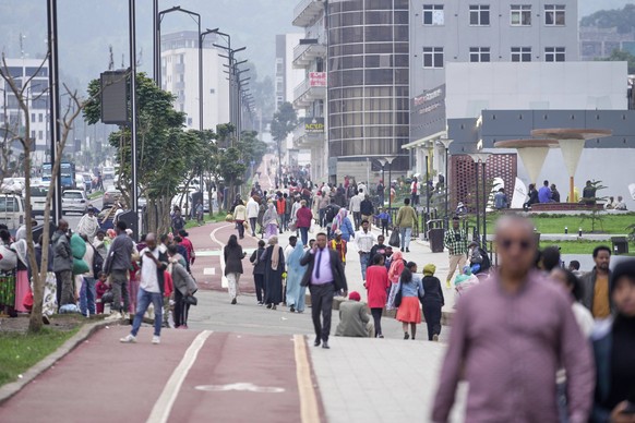 People walk on the street of Addis Ababa, Ethiopia Saturday, Sept. 6, 2025. (AP Photo/Brian Inganga)
Ethiopia Dam