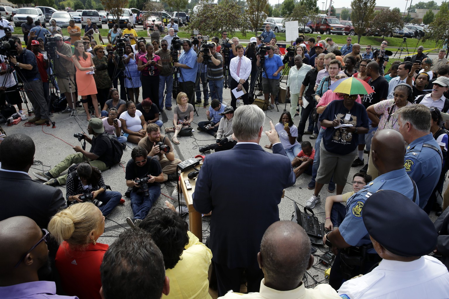 Auch Missouris Governeur Jay Nixon spricht am Freitag zu den Medien und Demonstranten.