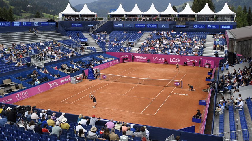 A general view of the Roy Emerson Arena during the final game between Alize Cornet of France and Mandy Minella of Luxembourg, right, at the WTA Ladies Championship tennis tournament in Gstaad, Switzer ...