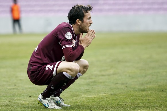 Servette's Anthony Sauthier reacts, during the Challenge League soccer match of Swiss Championship between Servette FC and FC Le Mont LS, at the Stade de Geneve stadium, in Geneva, Switzerland, Monday, May 25, 2015. (KEYSTONE/Salvatore Di Nolfi)