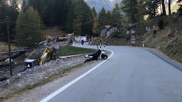 Töfffahrer am Albulapass rutscht in Fussgänger