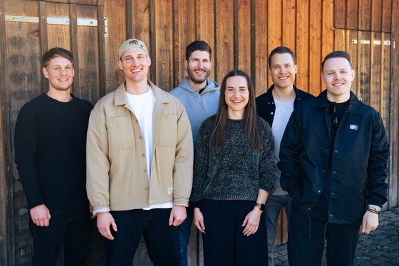 <p>Hinter «Dom Sweden» stecken sechs Personen, die eng befreundet sind: (von links nach rechts) XX, Dominic, XXX, Rahel, XXX, Claude.</p>
