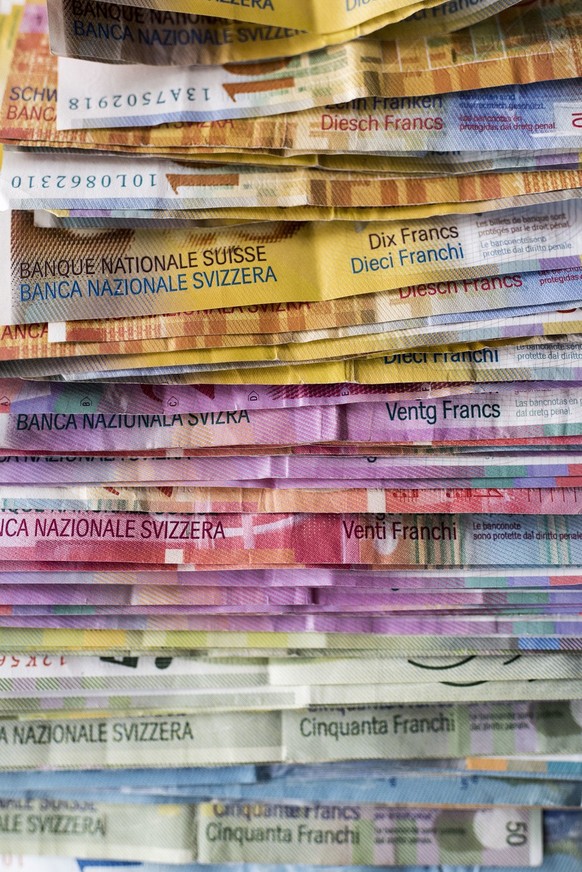 Various Swiss franc bills photographed in Zurich, Switzerland, on September 22, 2015. (KEYSTONE/Christian Beutler)

Verschiedene Schweizer Franken Banknoten aufgenommen am 22. September in Zuerich. (K ...