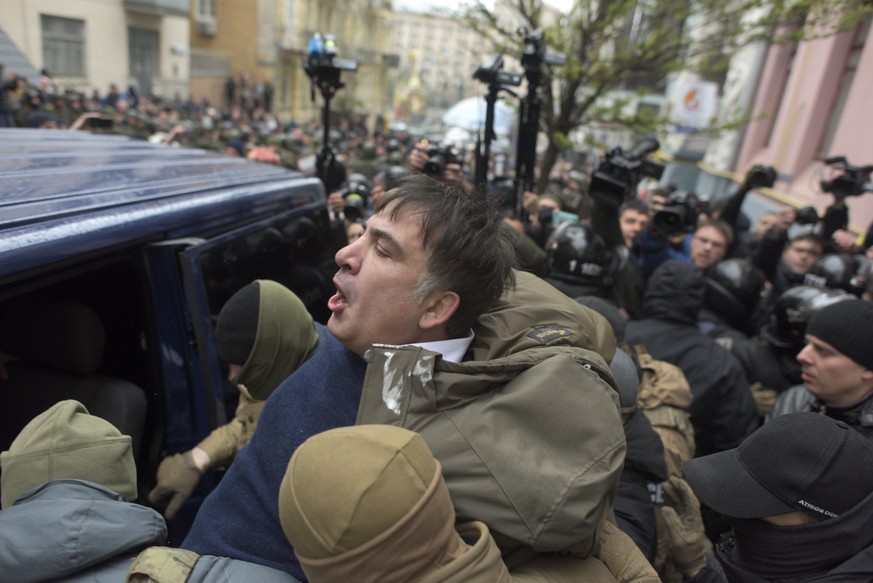 Ukrainian Security Service officers detain Mikheil Saakashvili at his house in Kiev, Ukraine, Tuesday, Dec. 5, 2017. Ukraine&#039;s intelligence agency on Tuesday detained the former president of Geor ...