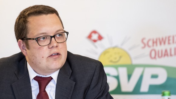 Patrick Walder, Praesident SVP des Kantons, spricht an der Medienkonferenz der SVP des Kantons ueber den ãMissbrauch des Klimawandels auf Kosten des MittelstandsÒ, aufgenommen am Montag, 3. Juni 2019  ...