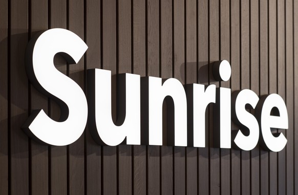 ARCHIVBILD ZUR MELDUNG, DASS UPC-BESITZERIN LIBERTY GLOBAL SUNRISE KAUFEN WILL --- The Sunrise Communications logo in a shop of said company in Glattbrugg, Canton of Zurich, Switzerland, on February 1 ...