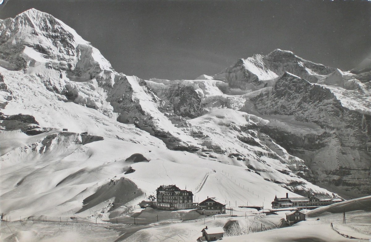 Botschaft der Postkarte: Many thanks for letter &amp; stamps of ? all very welcome! I have come up here (Berner Oberland) for a short rest &amp; some spring ? I may go for some excursions still on the ...
