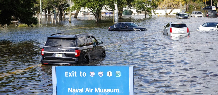 Vehicles submerged in flooded street caused by heavy rain on West Perimeter Road in Fort Lauderdale, Fla., Thursday, April 13, 2023. (David Santiago/Miami Herald via AP)