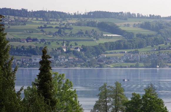 Blick von Nottwil auf Eich am Sempachersee im Kanton Luzern am 27. April 2007. (KEYSTONE/Gaetan Bally)

View from Nottwil onto Eich at the lake Sempach in the canton of Lucerne, Switzerland, pictured  ...