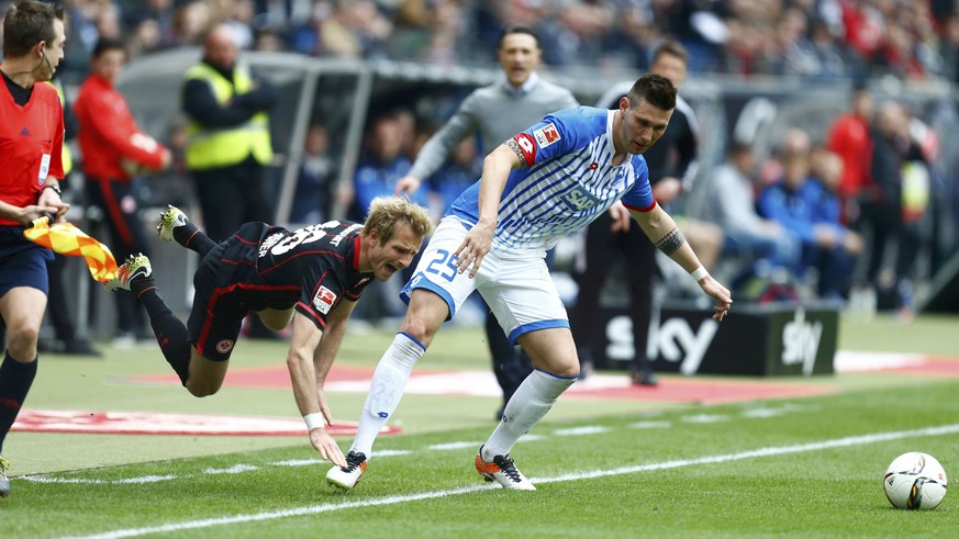 Sinnbildlich: Frankfurt stolpert über Hoffenheim, Aigner wird von Süle gefällt.