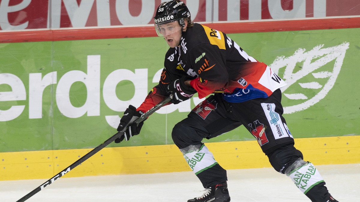 Berns Calle Andersson kaempft um den Puck, beim Eishockey Meisterschaftsspiel der National League zwischen den SC Bern und dem ZSC Lions, am Freitag, 19. Oktober 2018, in der Postfinance Arena in Bern ...