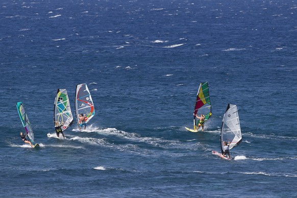 Windsurfer vor der Küste Mauis.&nbsp;