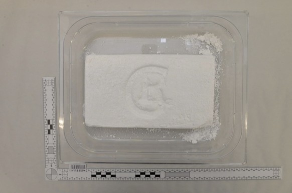Ein Kilo Kokain, beschlagnahmt im August 2022 von der Luzerner Polizei bei einer Aktion gegen eine albanische Drogenbande. Fünf Männer und eine Frau wurden verhaftet, Drogengeld und Drogen beschlagnah ...