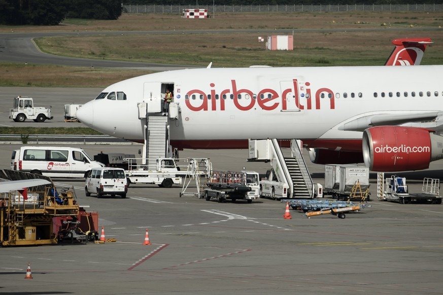 epa06018357 An aircraft of German carrier Air Berlin at Berlin-Tegel (TXL) airport in Berlin, Germany, 09 June 2017. On 08 June 2017 German carrier Air Berlin asked the federal states of North Rhine-W ...