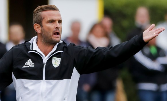 L&#039;entraineur echallens Alexandre Comisetti lors de la rencontre de 16eme de finale de la Coupe Suisse de football entre le FC Echallens Region et Neuchatel Xamax au stade des Trois-Sapins ce dima ...