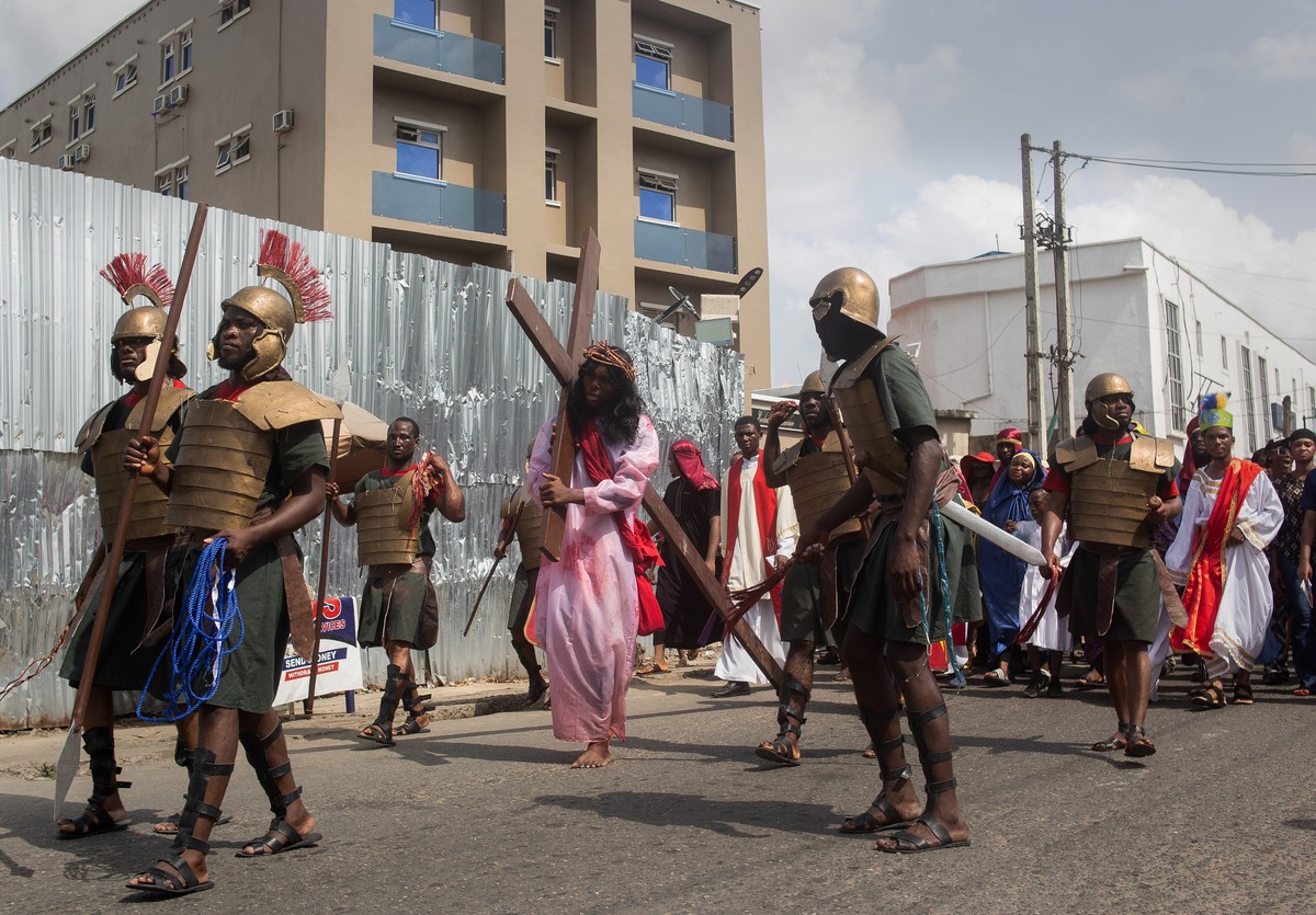 epa12039121 Members of St. Leo Catholic Church take part in the Stations of the Cross procession on Good Friday in Ikeja, Lagos, Nigeria, 18 April 2025. Good Friday is a religious holiday observed by  ...
