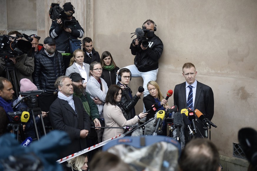 epa06691642 Prosecutor Jakob Buch-Jepsen (R) at a press briefing in front of the courthouse in Copenhagen after the verdict in the case of Peter Madsen, in Copenhagen, Denmark, 25 April 2018. Danish i ...