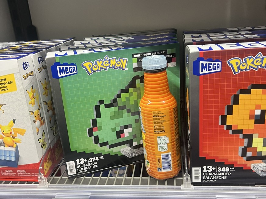 Erfundene Geschichten, aber echte Bilder: So landen Waren im Supermarkt am völlig falschen Ort.