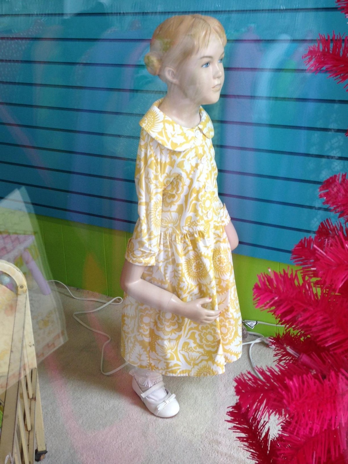 lustige schaufenster puppen