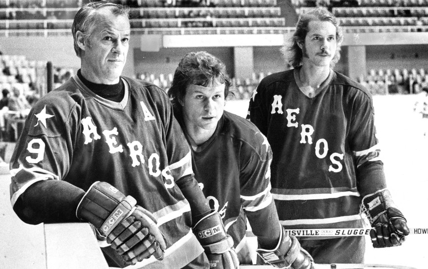 IMAGO / ZUMA Press

1980-06-05 -- The dream: For Gordie, this was worth all the waiting. The chance to play pro hockey with sons Mark and Marty is the reason he signed with Houston Aeros (left) in 197 ...