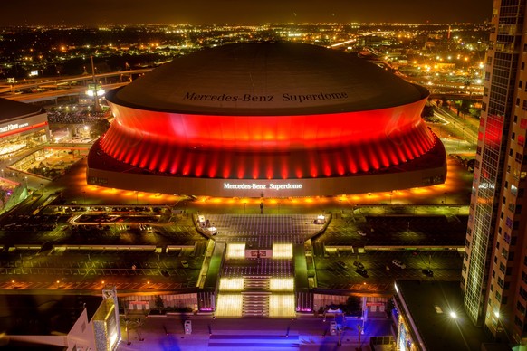 In diesem Stadion findet der Super Bowl statt.