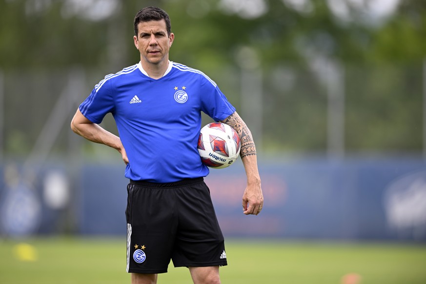 GC Trainer Bruno Berner beim Training auf dem Campus des Grasshoppers Club Zuerich in Niederhasli am Montag, 19. Juni 2023. (KEYSTONE/Walter Bieri)