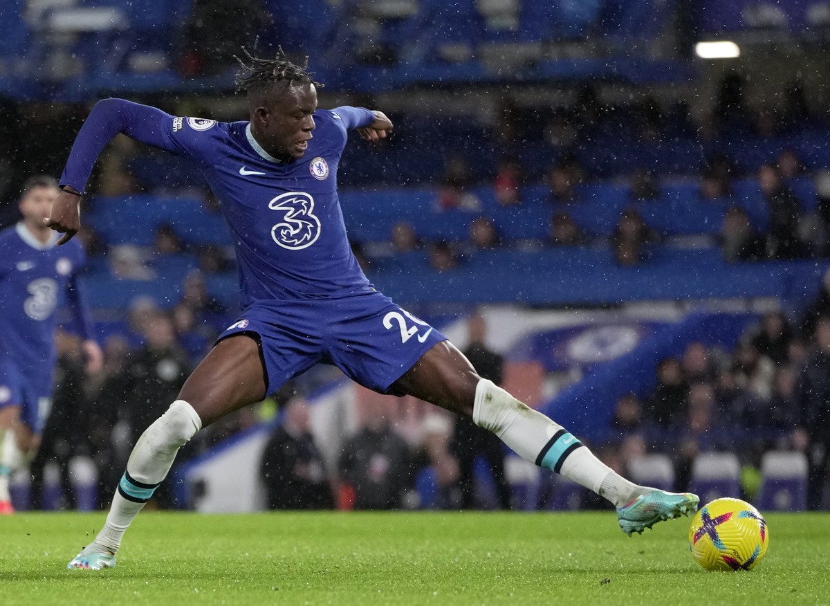 Chelsea's Denis Zakaria controls the ball during the English Premier League soccer match between Chelsea and Bournemouth at Stamford Bridge Stadium in London, Tuesday, Dec. 27, 2022. (AP Photo/Ki ...