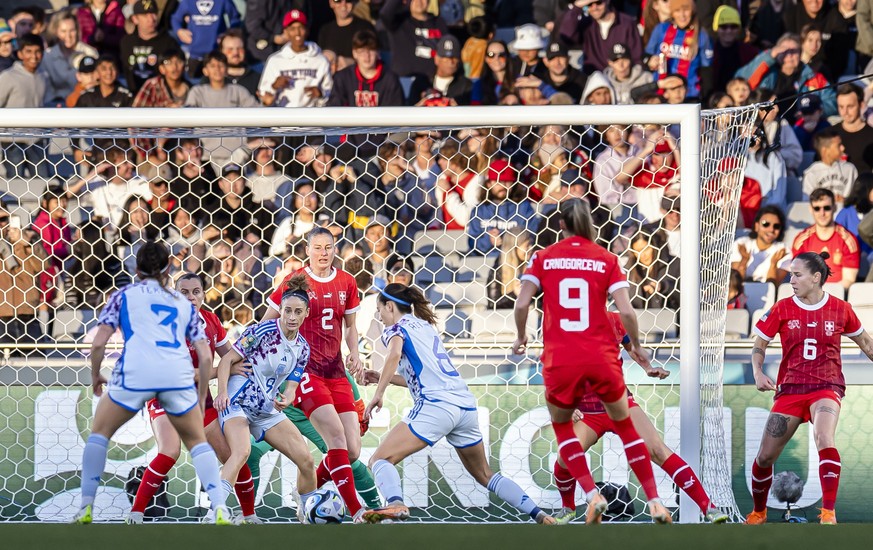 epa10785545 Spain&#039;s midfielder Aitana Bonmati, fifth from left, scores the 0-1 during the FIFA Women&#039;s World Cup 2023 round of 16 soccer match between Switzerland and Spain at Eden Park in A ...