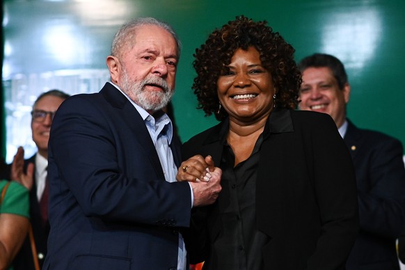 epa10376539 The President-elect of Brazil, Luiz Inacio Lula da Silva, poses with the appointed Minister of Culture, Margareth Menezes (R), during a press conference on the final report on the transit ...