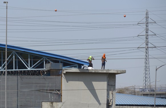 epa09494548 Several inmates remain on the roofs of the Deprivation of Liberty Center Number 1 where there has been a riot, in Guayaquil, Ecuador, 28 September 2021. At least 24 inmates have died and a ...