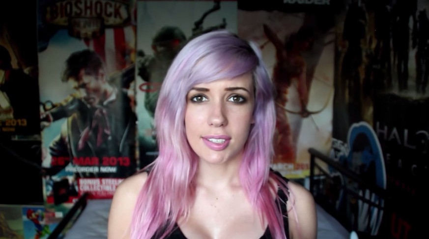 Alanah Pearce macht Game-Reviews auf YouTube.
