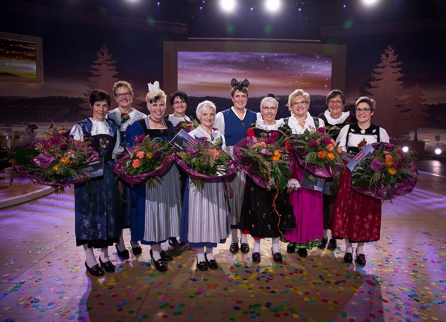 SRF bi de Lüt - Landfrauenküche: Die Nacht der Siegerinnen
Gruppenbild der 10 Siegerinnen aus 10 Jahren SRF bi de Lüt