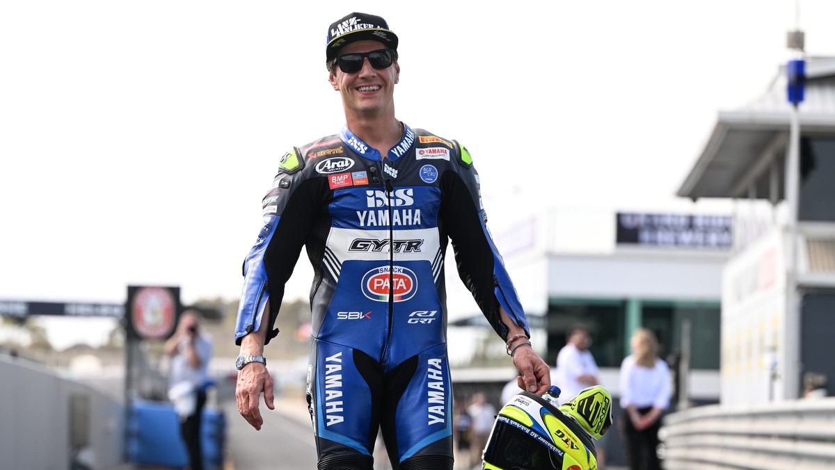 epa11171416 Swiss rider Dominique Aegerter of GYTR GRT Yamaha WorldSBK Team arrives for a group photo ahead of the Superbike World Championship on Phillip Island, Australia 22 February 2024. EPA/JOEL  ...