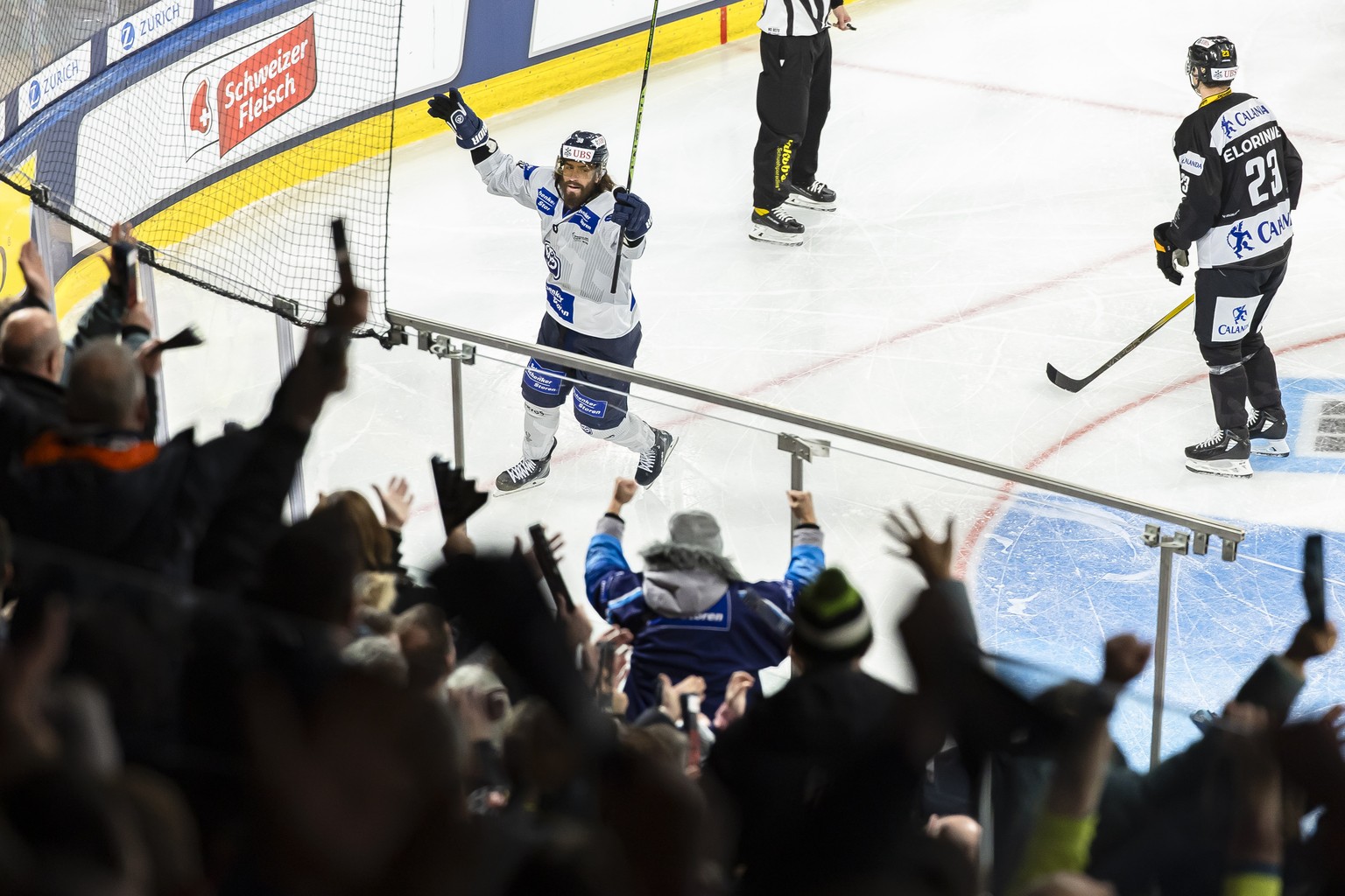 Ambri Piotta&#039;s Peter Mueller, center, celebrates after scoring the 4:2 during the game between Finnland&#039;s KalPa Kuopio and Switzerland&#039;s HC Ambri - Piotta, at the 95th Spengler Cup ice  ...