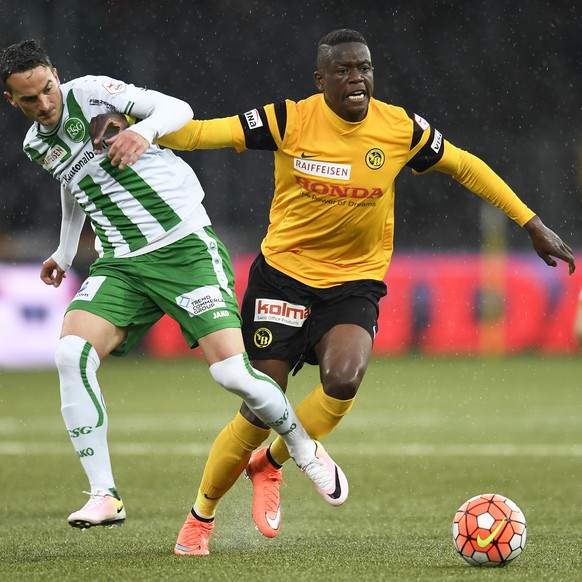 12.05.2016; Bern; Fussball Super League - BSC Young Boys - FC St. Gallen;
Steven Lang (St. Gallen) gegen Denis Zakaria (YB)
 (Urs Lindt/freshfocus)