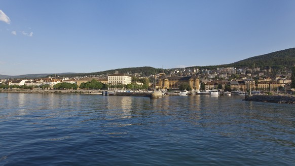 View of the city of Neuchatel, Switzerland, pictured early in the morning on May 25, 2010. (KEYSTONE/Gaetan Bally)

Blick vom Neuenburgersee ueber die Stadt Neuchatel, aufgenommen am fruehen Morgen de ...