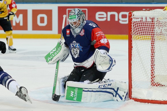 Tobias Stephan hält neu für den EVZ Pucks.