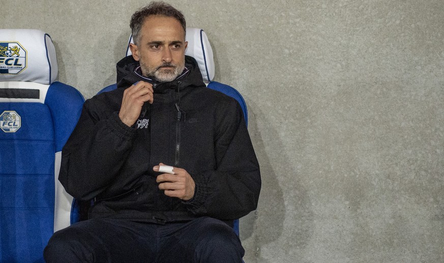 Der Trainer von Zuerich, Massimo Rizzo beim Super League Meisterschaftsspiel zwischen dem FC Luzern und dem FC Zuerich vom Mittwoch, 16. Dezember 2020 in Luzern. (KEYSTONE/Urs Flueeler)