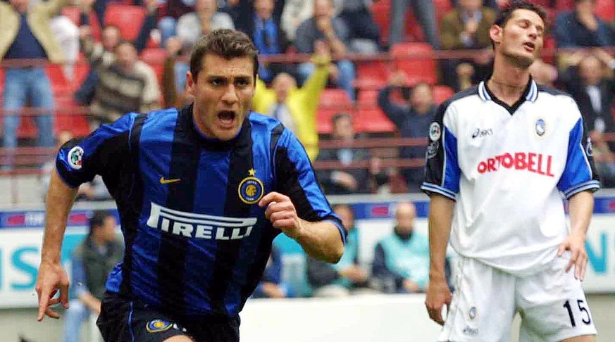 06 May 2001: Cristian Vieri of Inter Milan celebrating his goal during the Serie A 29th Round League match between Inter Milan and Atalanta played at the San Siro Stadium Milan. DIGITAL CAMERA Mandato ...