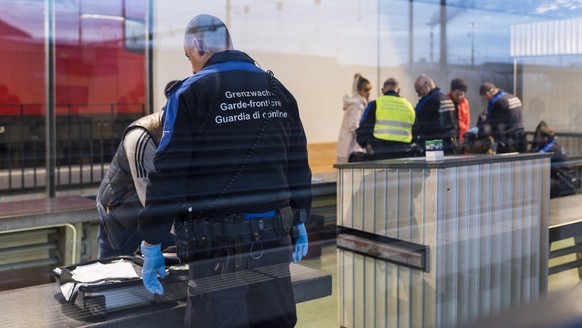 ZUR MELDUNG, DASS DIE ASYLGESUCHE IN DER SCHWEIZ IM ERSTEN QUARTAL DIESES JAHRES UM 45 PROZENT ZURUECKGEGANGEN SIND, STELLEN WIR IHNEN AM DONNERSTAG 14. APRIL 2016 FOLGENDES ARCHIVBILD ZUR VERFUEGUNG. ...