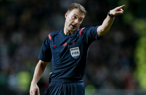 Football Soccer - Celtic v Ajax Amsterdam - UEFA Europa League Group Stage - Group A - Celtic Park, Glasgow, Scotland - 26/11/15
Referee Felix Zwayer 
Action Images via Reuters / Graham Stuart
Live ...