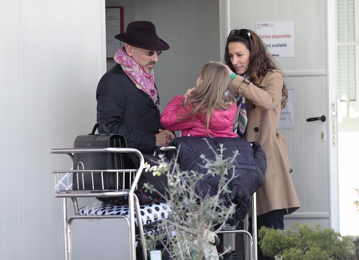OVIEDO, SPAIN - DECEMBER 31: (EDITORS NOTE: Part of this image has been pixellated to obscure the identity of the child) (EXCLUSIVE COVERAGE) Telma Ortiz, her husband Jaime Ignacio del Burgo and her d ...