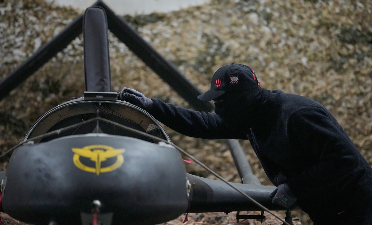 KEYPIX - A serviceman of Ukraine's defense intelligence prepares an An-196 Liutyi (Fierce) one-way drone against Russia in an undisclosed location in Ukraine late Thursday, May 28, 2026. (KEYSTON ...