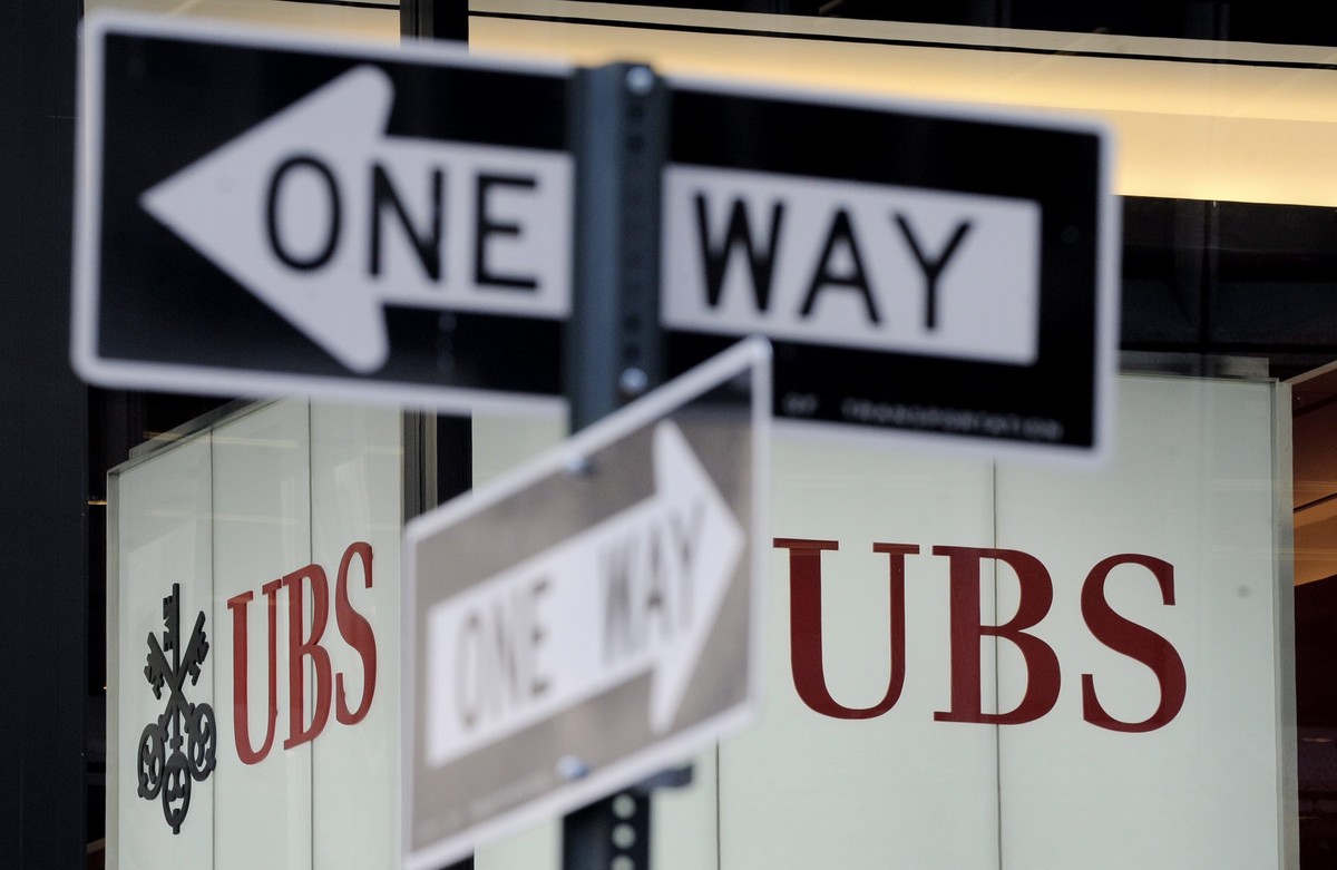 epa01827792 A view of a UBS bank office in New York, New York on 18 August 2009. The Swiss government is reportedly considering selling its stake in UBS following the settlement of a United States law ...